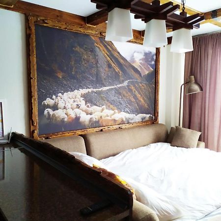 Light Apartments กูเดาริ ภายนอก รูปภาพ